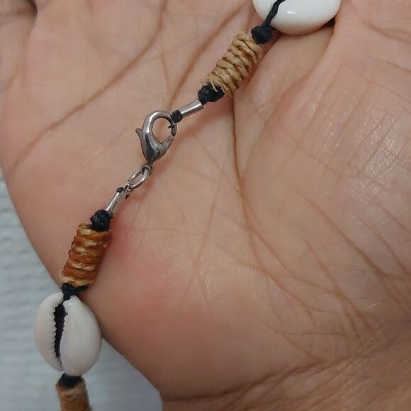 Hawaiian Conch Shells and Jute Beads Surfer Style Choker Men's Necklace - Picture 4 of 5